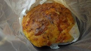 定番人気商品とカレーパン