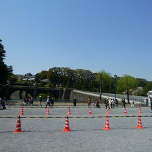 皇居正門なので警備も厳重？