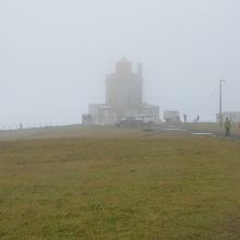 霧に煙る灯台