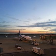 夕暮れの神戸空港。