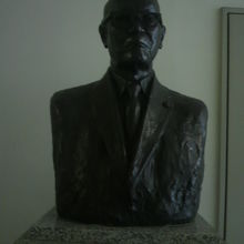 国際柔道センターに置かれている柔道界の指導者の銅像の一つです