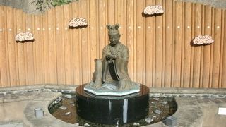 足湯や姫神像があります