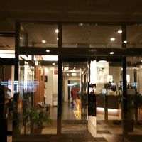 入口とホールです。