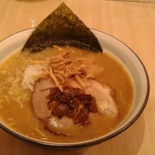 北見名物　玉葱味噌ラーメン　８００円