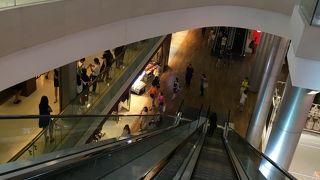 たくさんのビルが立ち並びます