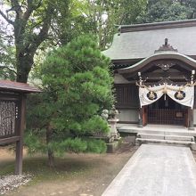 門下生を祀る神殿