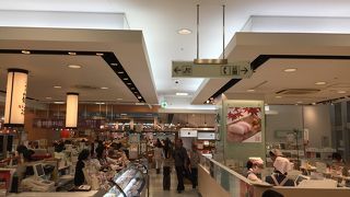 ご当地グルメがいっぱいの駅ビル！