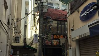 ローカル色たっぷりの飲食街！