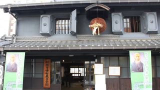 重厚で素敵な建物