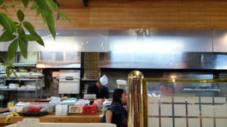 沖縄料理の定食屋さんです。