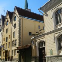 3つ並んだ建物です