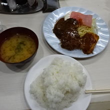 サービスランチ650円です。