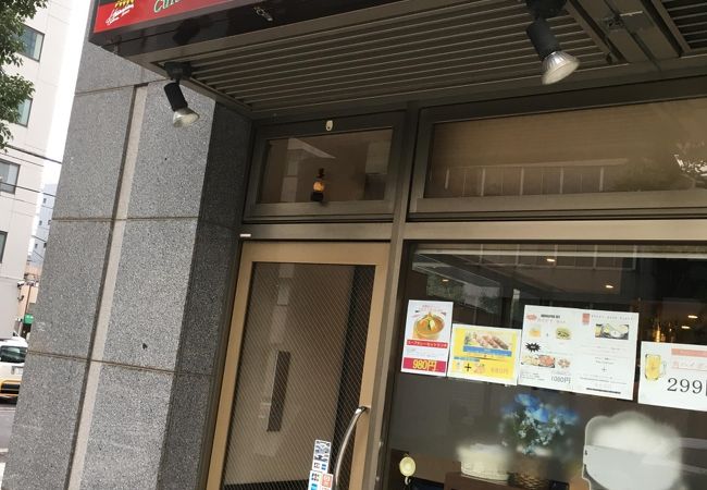 店内明るく 店員テキパキ ランチは9種類