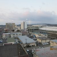 ホテルから八戸駅を臨む