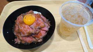 フードコートでランチ時に一番混んでた