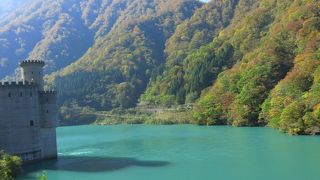 発電所とは思えない瀟洒な外観