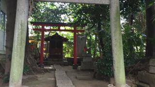 吉祥寺の住宅地の神社