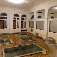 四万温泉街では貴重な存在