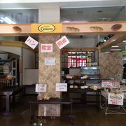 フレンドマート石山寺辺店内のパン屋さん。