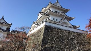 藤堂高虎が築城！石垣の高さが有名