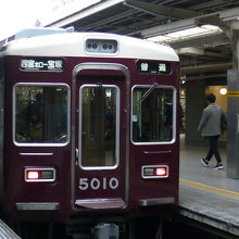 西宮北口駅から宝塚駅行の列車です