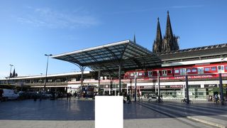 大きく綺麗な駅