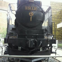 科学博物館に置かれているＤ５１型蒸気機関車の正面の姿です。