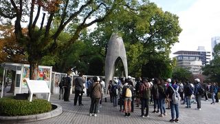 大勢の人が像に込めた願い