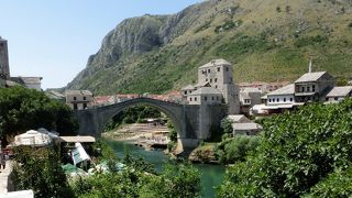 内戦で破壊された橋