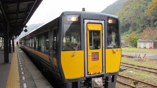 広い窓から日本海の眺め