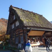 土産店も合掌造り！