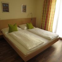 客室はシンプルですが清潔でした