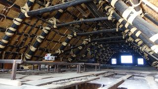 屋根の裏側がよくわかります