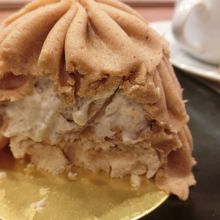 モンブラン　食べかけで汚くてゴメンナサイ。