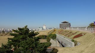 朝鮮王朝時代の建築技術を見ることができます