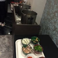 フォーの茹で鍋、スープ、トッピング