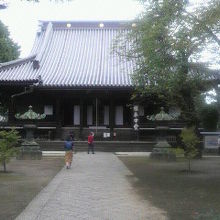 寛永寺の本堂である根本中堂です。川越の喜多院を移した建物です