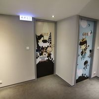 ドアにはキャラクターのラッピング