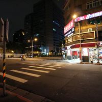 近くにはマックやＫＦＣがあります