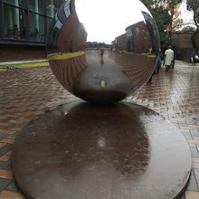 屋外のオブジェ