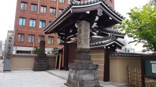 立派なお寺です！