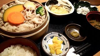 西郷像を見たあとに薩摩料理を！