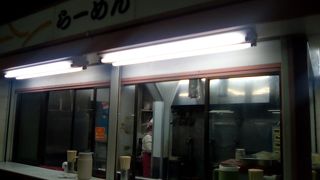 東武春日部駅ホームにあるラーメン屋