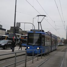 青い路面電車