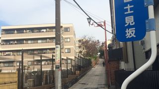 住宅街にある坂