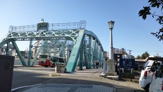 交通の要所を思わせる橋でした