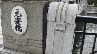 川沿いの散策も