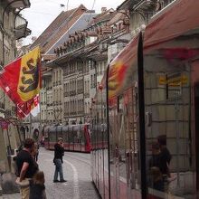 縦横無尽にこんな感じの通りが走ってるベルン旧市街