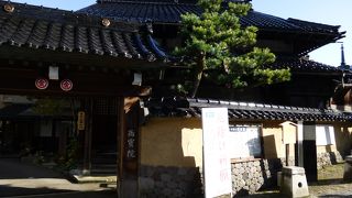 犀川沿いの真言宗寺院