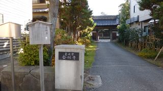 シンプルなお寺